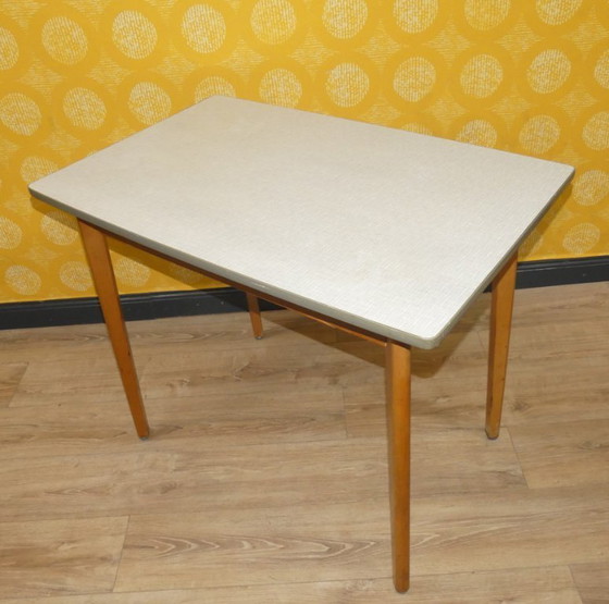 Image 1 of Petite table de cuisine robuste des années 50 en bois Resopal 58,5x90,5 H74 table de cuisine vintage rétro table de travail