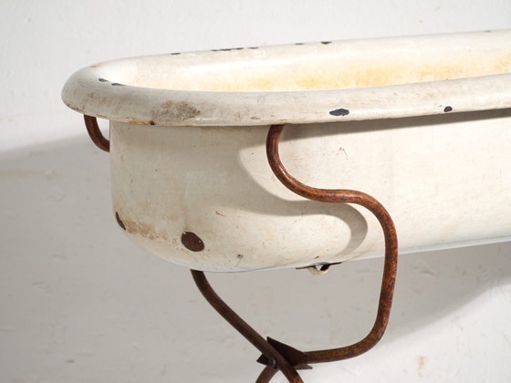 Antique bathtub in enamelled iron – Central Europe, circa 1950 #1 – Decorative Objects, Industrieel (photo 34 of 40)
