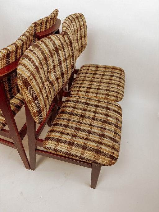 4 Vintage-Esszimmerstühle aus Holz mit kariertem Stoffbezug