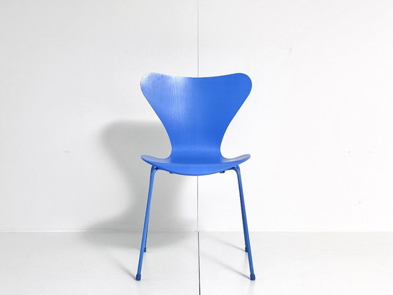 1 Chaises Fritz Hansen Série 7, Arne Jacobsen, Trieste, Chaises de salle à manger, Bois, Métal, Bleu (photo 6 sur 15)