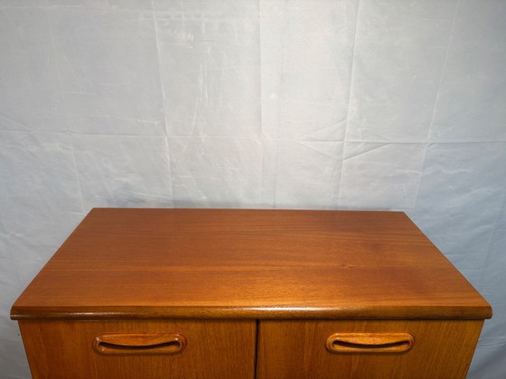 Grote ladekast van teakhout in retro vintage mid-century stijl van G Plan 1960. Breng de elegantie van – GPlan (photo 4 of 7)