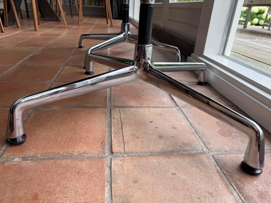 Image 1 of 2x chaises Vitra Eames EA 108 Nero Hopsak