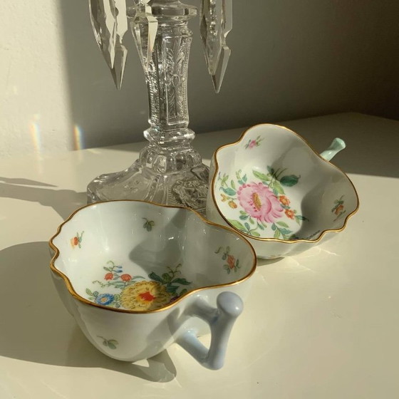 Image 1 of Coppia di antichi piatti giapponesi in porcellana Kutani a forma di foglia – Era Meiji/Taisho – Dipinti a mano e dorati