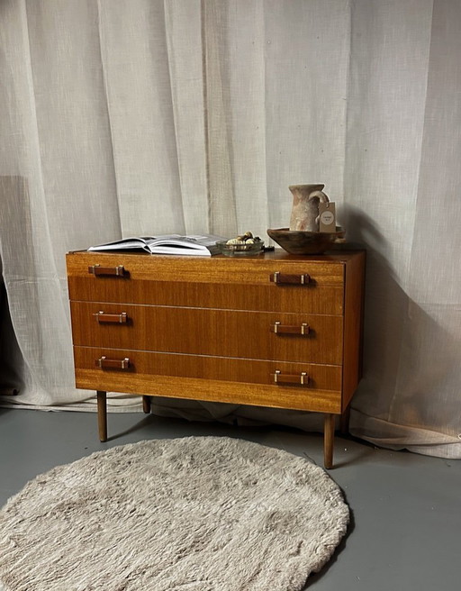 Cómoda sueca vintage