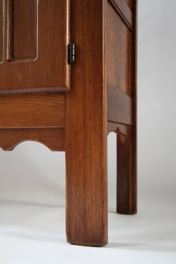 Meuble en chêne d'inspiration gothique belge, années 1960 – Buffets, Wood (photo 3 of 13)