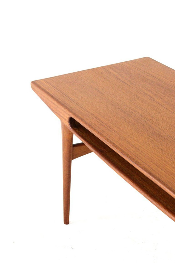 Image 1 of Table basse vintage « Smile » dans le style de Johannes Andersen