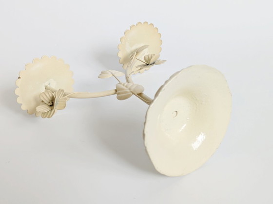 Image 1 of Candelabro italiano vintage in ghisa, floreale bianco crema, adatto a candele a 2 ceri