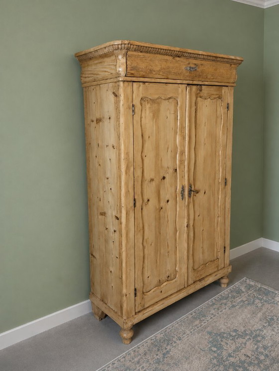 Image 1 of Antiekegeloogd grenen biedermeier meidenkast