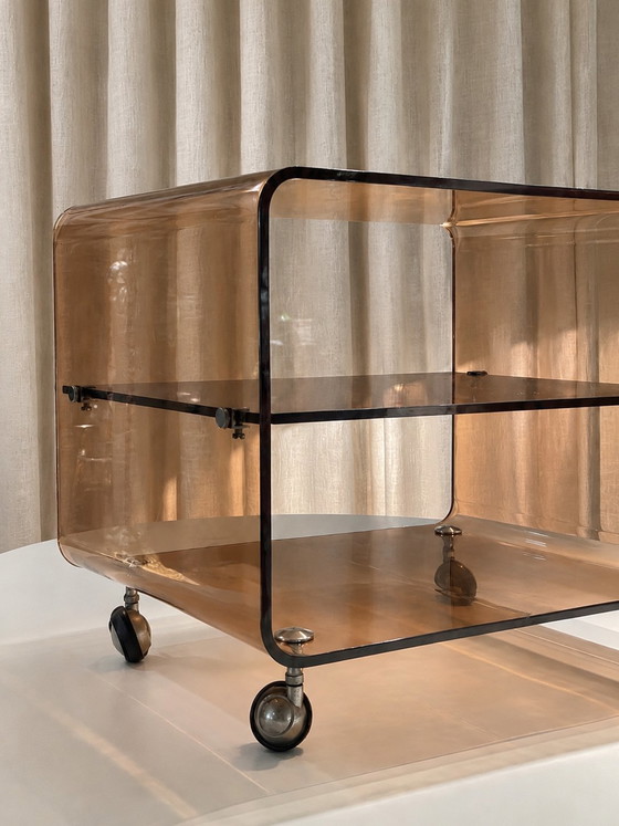 Carrello di servizio vintage in plexiglas color marrone fumo – Michel Dumas per Roche Bobois, anni '70 (photo 4 of 11)