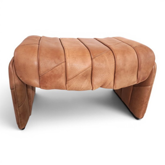 Image 1 of De Sede Ds 50 fauteuil met voetenbank, bekleed met buffelleer en patchwork, 1970