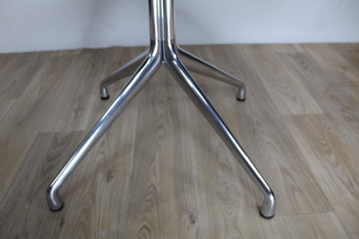 HAY Tafel "Over een tafel" AA20 Rond Zwart van Hee Welling