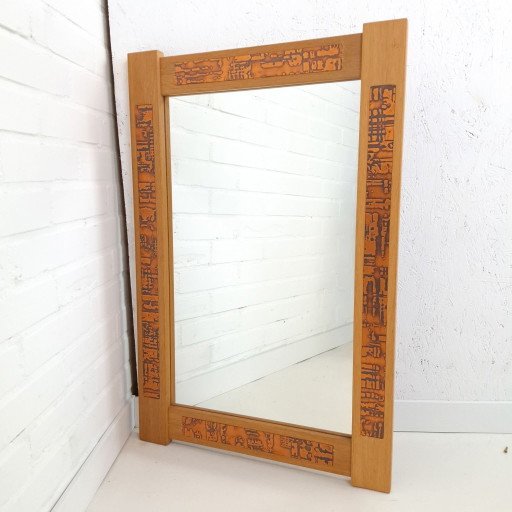 Vintage brutalistischer Spiegel Holz mit bearbeitetem Kupfer 60er Jahre