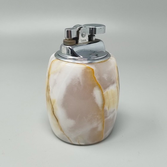 Italiaanse onyx rookset in mid-century modern stijl uit de jaren 60 met tafelaansteker en asbak. Normale (photo 8 of 12)
