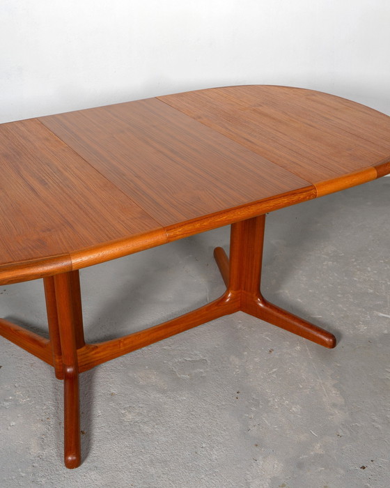 Image 1 of Mid Century Extendable Dining Table In Oval Shape By E. Valentinsen