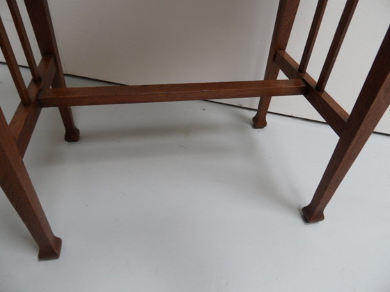 Image 1 of Antiker Beistelltisch aus Eiche
