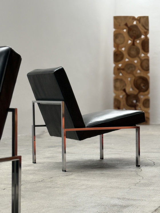 Image 1 of BAUHAUS LUCHTE STOEL ZWART STAAL 1950