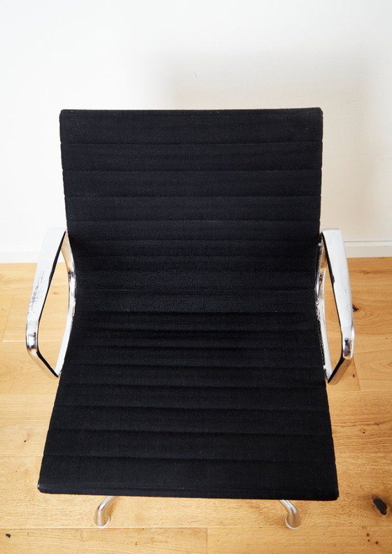 Image 1 of Silla giratoria EA 108 de Charles & Ray Eames para Herman Miller