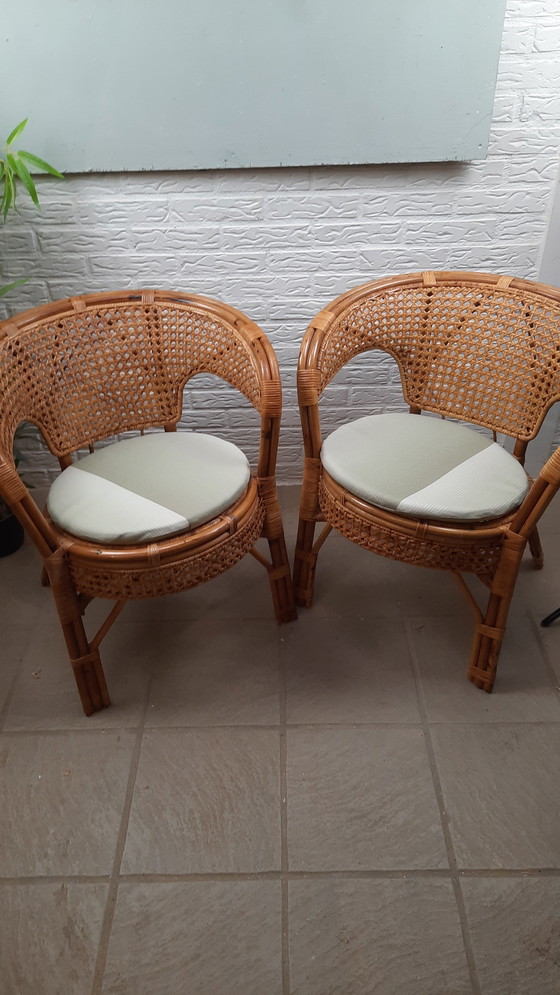 Image 1 of Set di 2 poltrone vintage in rattan con seduta e schienale intrecciati.