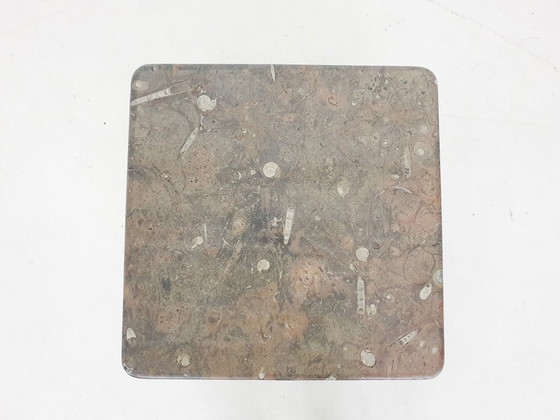 Image 1 of Conjunto de tres mesas de centro de piedra fósil, años 70