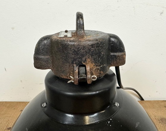 Image 1 of Industrielle Bauhaus-Hängeleuchte aus schwarzem Emaille, 1930er Jahre