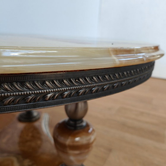 Image 1 of Table basse ronde vintage de style Régence avec plateau en marbre