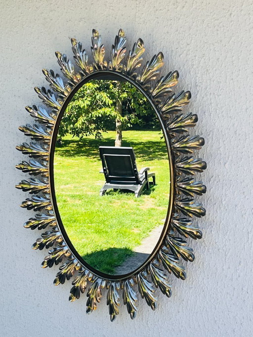 Miroir ovale décor feuilles en métal doré