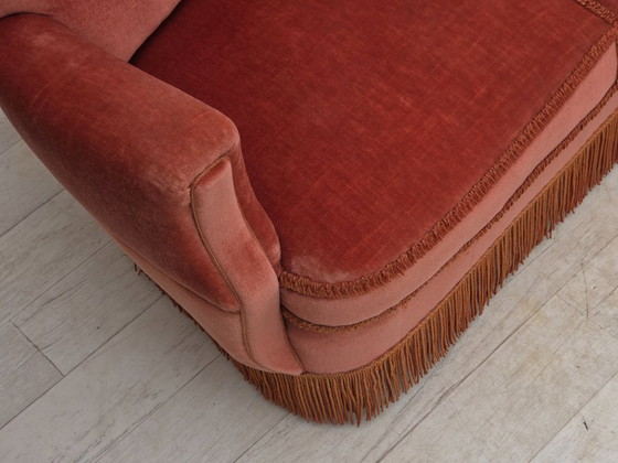Image 1 of Deense driezitsbank uit de jaren 70, gebogen model, roze meubelvelours.