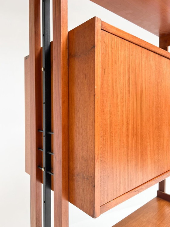 Image 1 of Singular librería independiente de teca, Italia, años 60