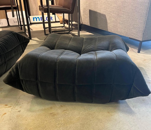 ZGAN Ligne Roset Togo Poef Suede Zwart