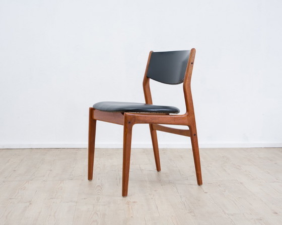 Image 1 of Een Deense eetkamerstoel. Teakhout, kunstleer. Fabrikant: Glostrup