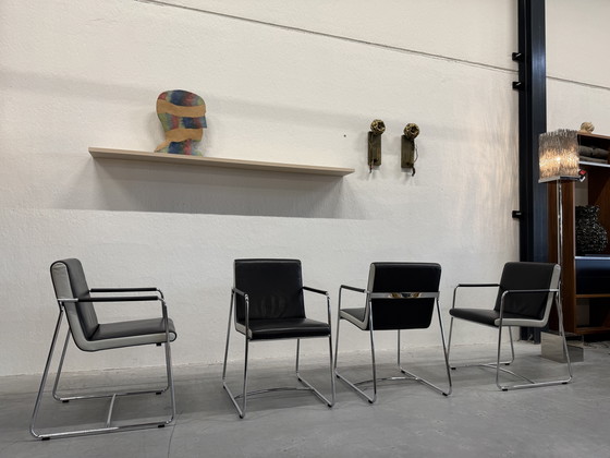 Image 1 of 4 sillas de comedor Leolux Spring Orchid en piel Black Dawn