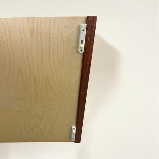 Mid Century Nussbaum Sideboard - fabriqué en Allemagne au milieu des années 60 dans un design scandinave.