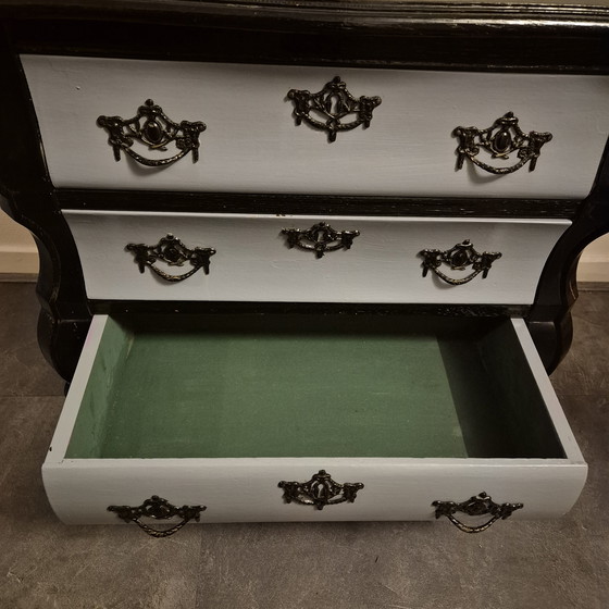 Image 1 of Charmant vintage buikkastje in zwart en grijs