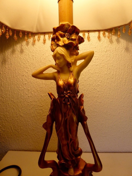 Image 1 of Bellissima lampada da terra in stile Art Déco con paralume di grande effetto.