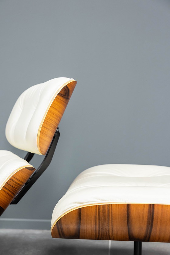 Image 1 of Sillón Eames + otomana