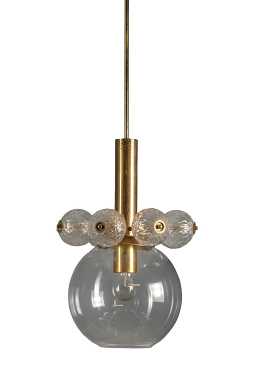 Lampadario in ottone di metà secolo con globi in vetro, anni '60