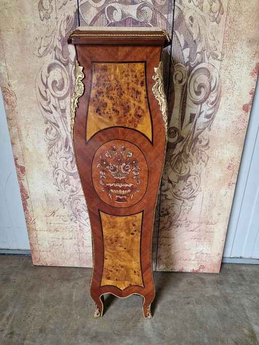 Colonna classica, tavolo per piante, piedistallo, piano in radica e marmo e decorazioni mancanti dim. 30x30cm e altezza 126cm.