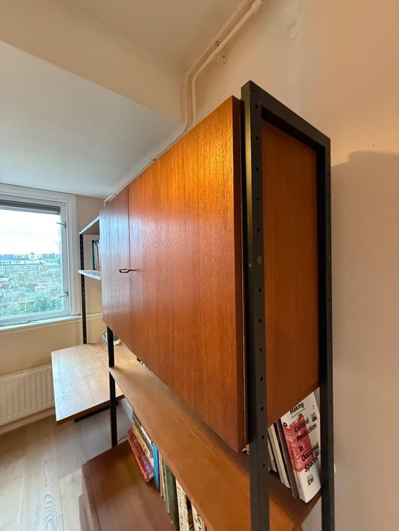 Image 1 of Bureau des années 70 avec étagères et placard intégrés