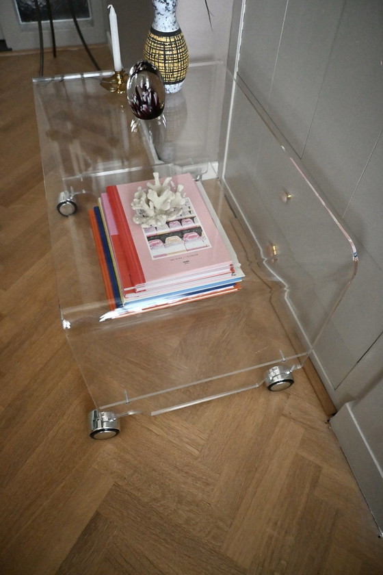Michel Dumas Plexiglas Side Table/LP Table Roche Bobois '70s, Transparent (photo 8 of 12)