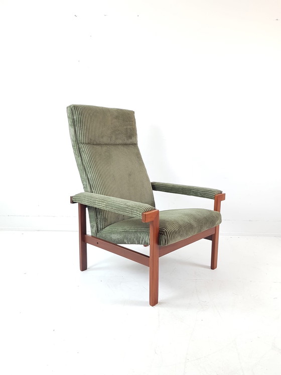 Image 1 of Fauteuil vintage danois tissu côtelé vert nouvellement tapissé