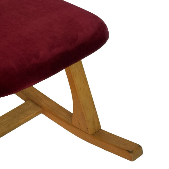 Image 1 of Peter Opsvik – Stokke – Pendel – Ergonomisch geformter Schaukelstuhl – Bezug aus rotem Samt und Holzgestell