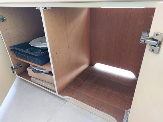 Image 1 of Vintage, op maat gemaakt geometrisch dressoir/hoekkast van gelakt MDF met een interieur van eikenhouten laminaat.