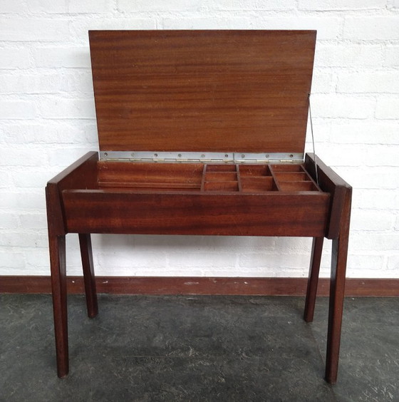 Image 1 of design naaibox/bijzettafeltje Scandinavisch teakhout