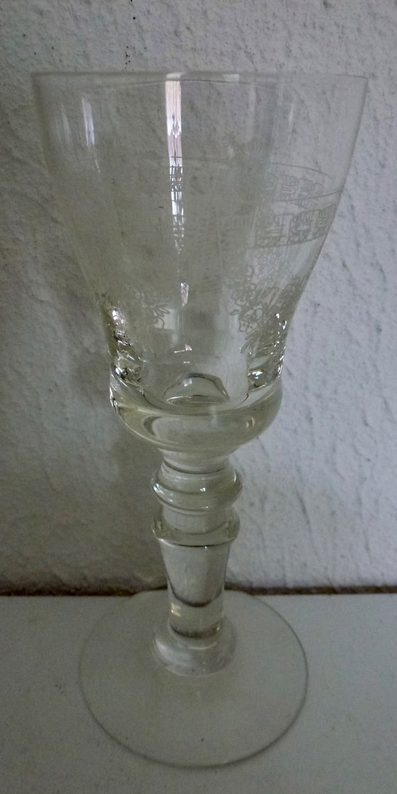 Image 1 of 3 caraffe antiche e 2 bicchieri, splendidamente incisi.