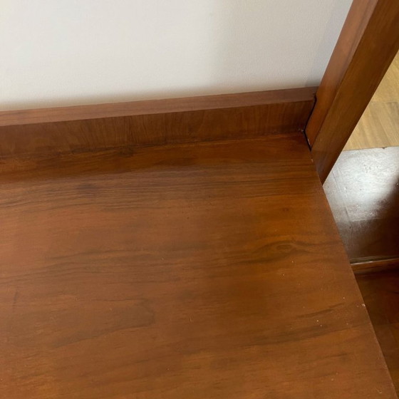 Image 1 of Toletta - Mobiletto da ingresso impiallacciato in noce, 1940