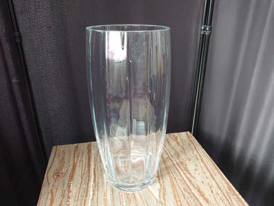 Image 1 of Vase en verre soufflé à la bouche avec facettes