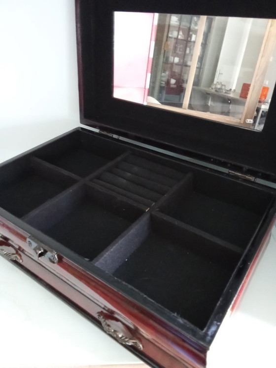 Image 1 of Luxueuze sieraden kist - Hout met bewerking, zie de foto's