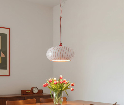 Lámpara de plástico de rayas rojas y blancas de mediados de siglo de la década de 1970.