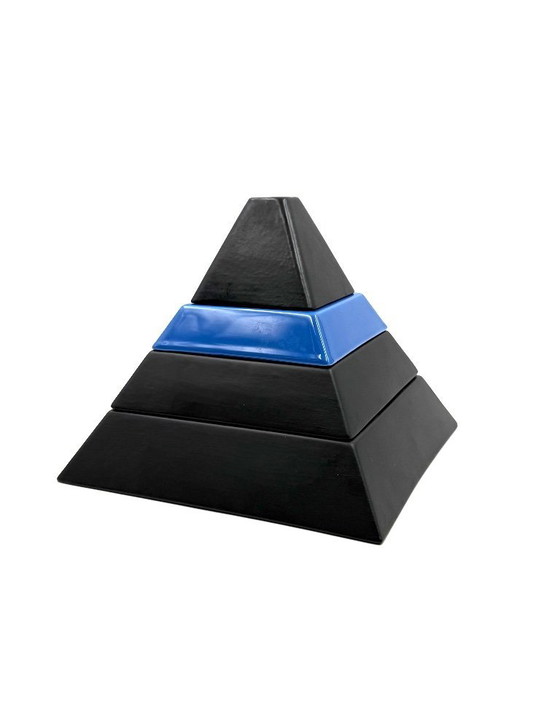 Image 1 of Cendriers empilés en céramique en forme de pyramide / centre de table, Amalgames France années 1980