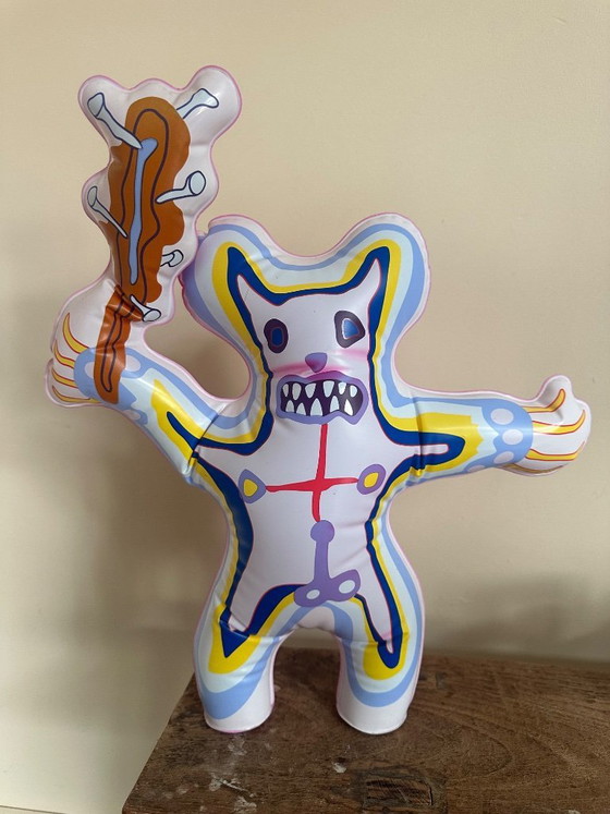 Image 1 of Figura inflable de arte de Grayson Perry